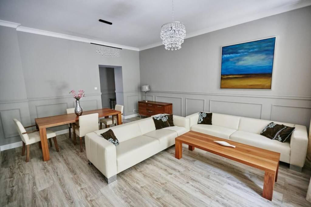 Bezowy Apartament De Lux Dla 4 Osob Chorzow Katowice Dış mekan fotoğraf